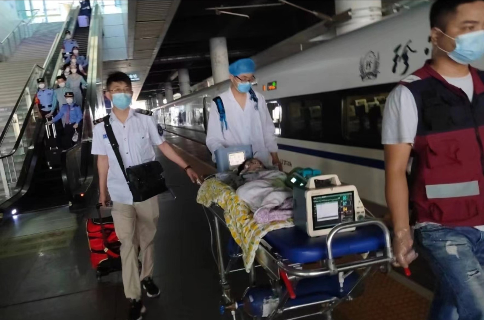 金山区高铁转运公司