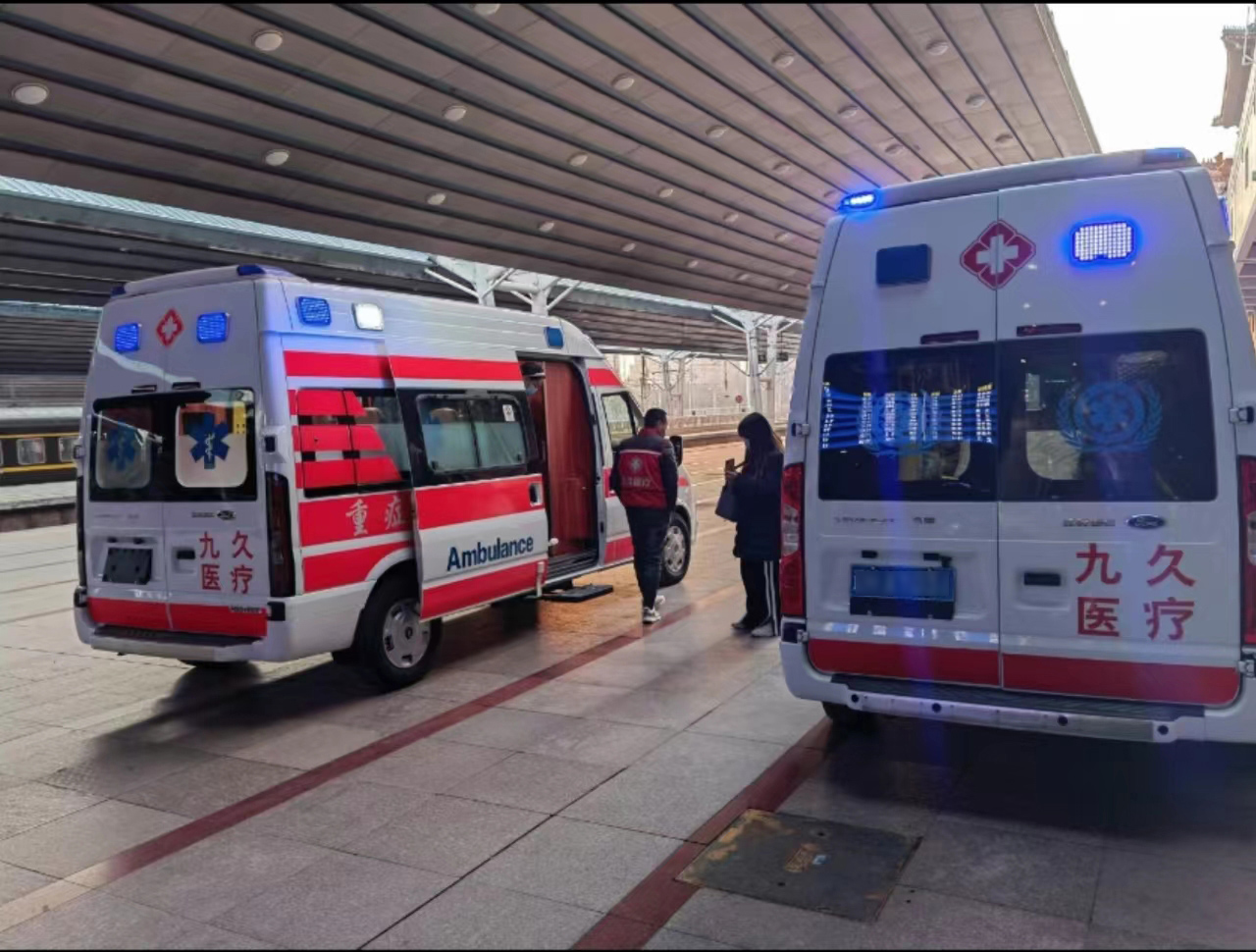 金山区救护车长途转运